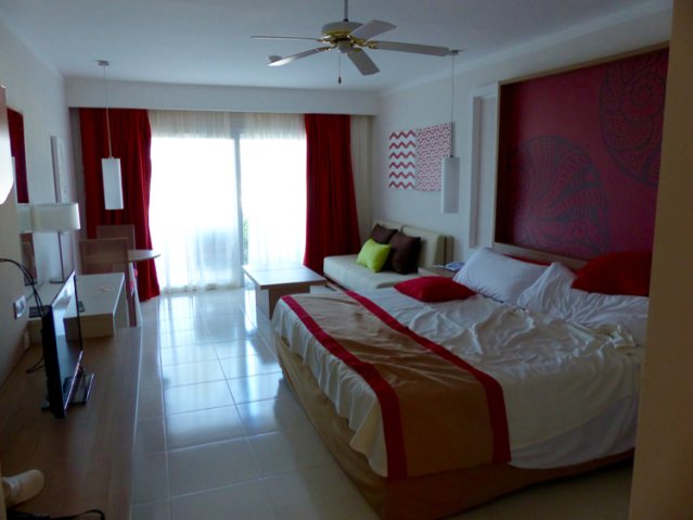Hotel pullman room cayo coco. Photo by Rick Taylor. Copyright Borderland Tours. All rights reserved.