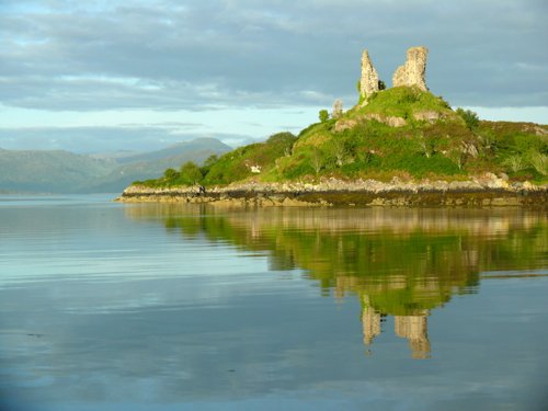Castle moel kyleakin isle of skye. Photo by Rick Taylor. Copyright Borderland Tours. All rights reserved. 