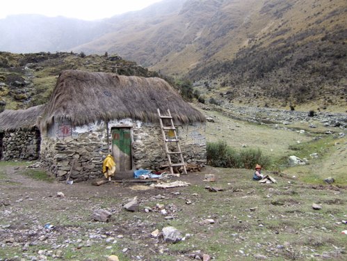 Herders hut near abra malaga. Photo by Joe and Marcia Pugh. All rights reserved.